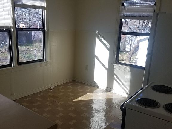 3rd image of 106 21st St Ste A