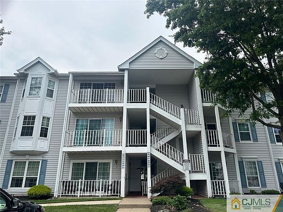 2nd image of 285 Kempsey Dr