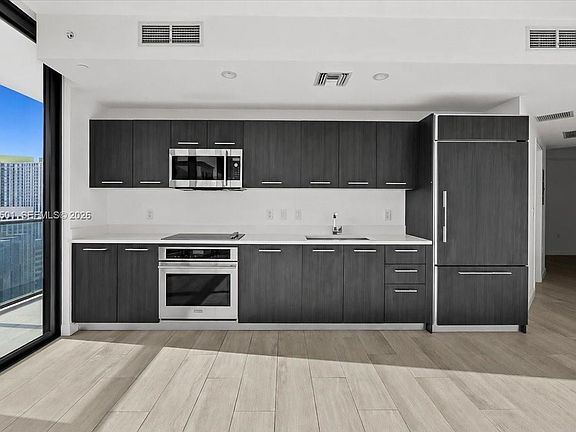 5th image of 55 SW 9th St APT 3006