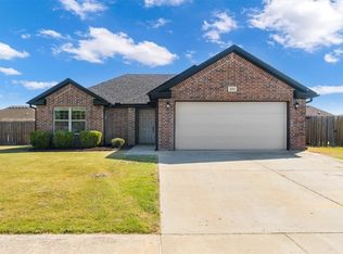 820 Washburn Dr, Pea Ridge, AR 72751