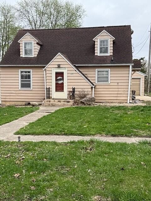 1st image of 402 E Newago St