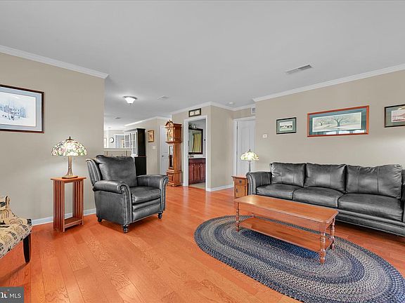 4th image of 39 Springhaven Ct