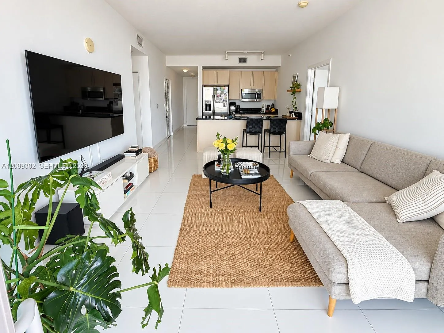 2 bed, 1024 sqft, $4,000 — Photo 1