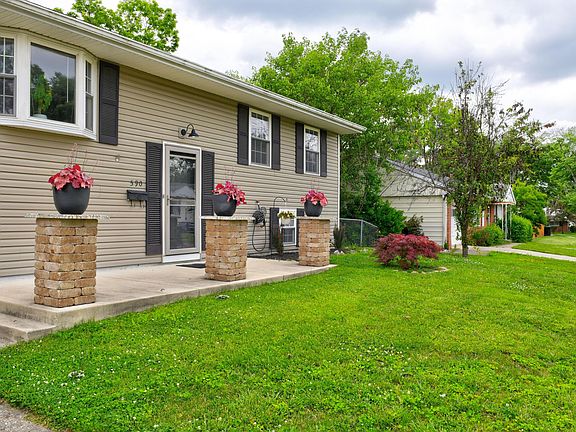 3rd image of 590 Knights Ave