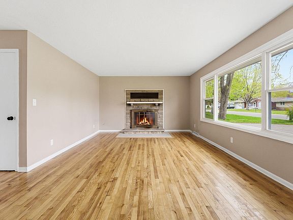 5th image of 900 Green St