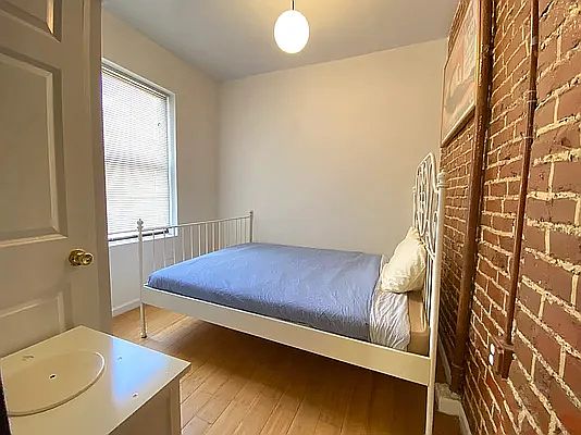 5th image of 156 E 117th St APT 2D