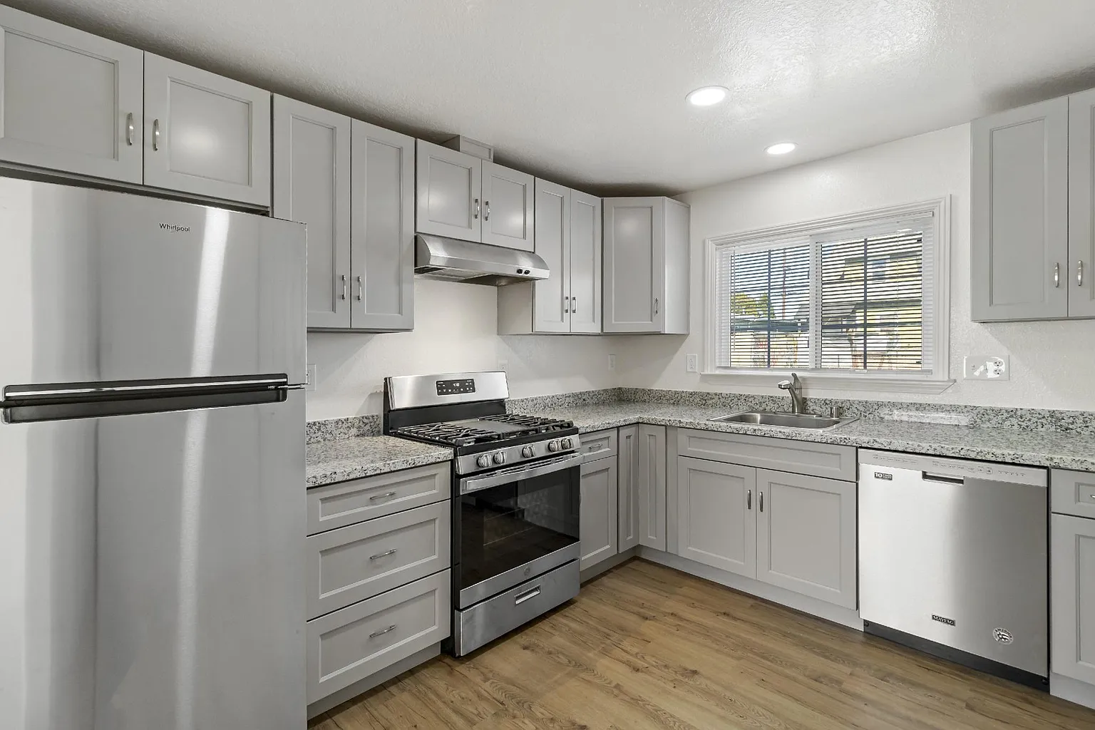 540 2nd St photo 1