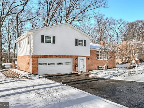 1 Rainier Dr, York, PA 17402