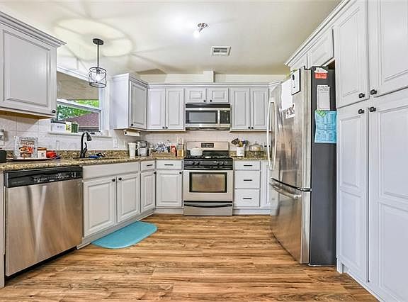5th image of 2805 Earl Dr