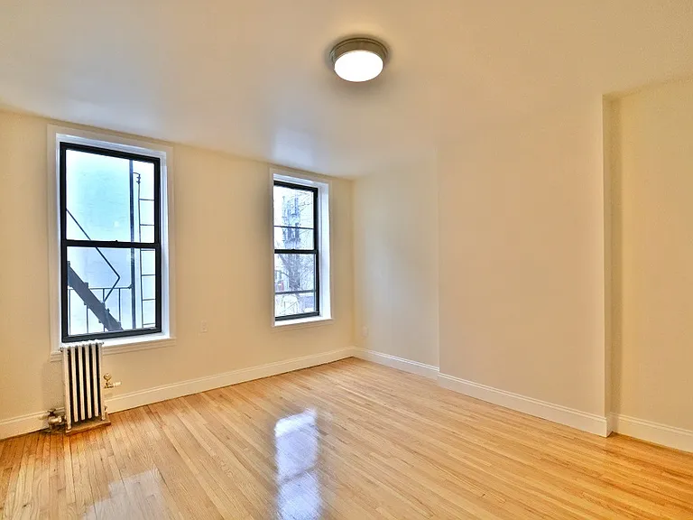 1677 8th Ave #2R — Photo 3