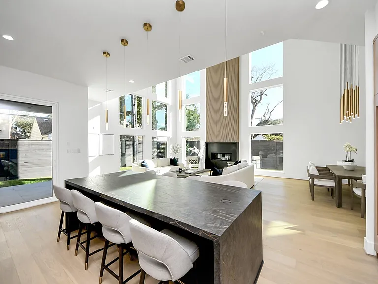 2232 Swift Blvd — Photo 16
