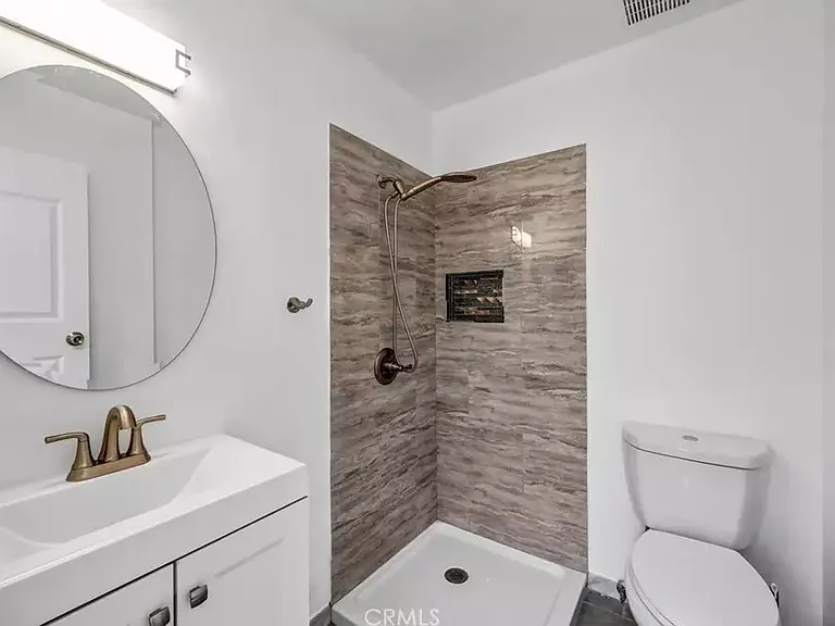 219 N Isabel St #4 — Photo 39