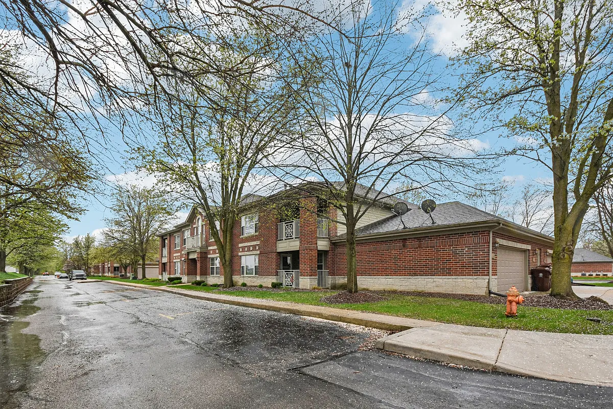 Building Photo - The Enclave