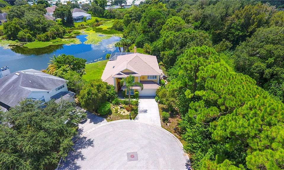 1st image of 831 Autumncrest Dr