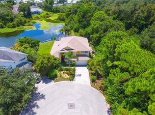 831 Autumncrest Dr, Sarasota, FL 34232