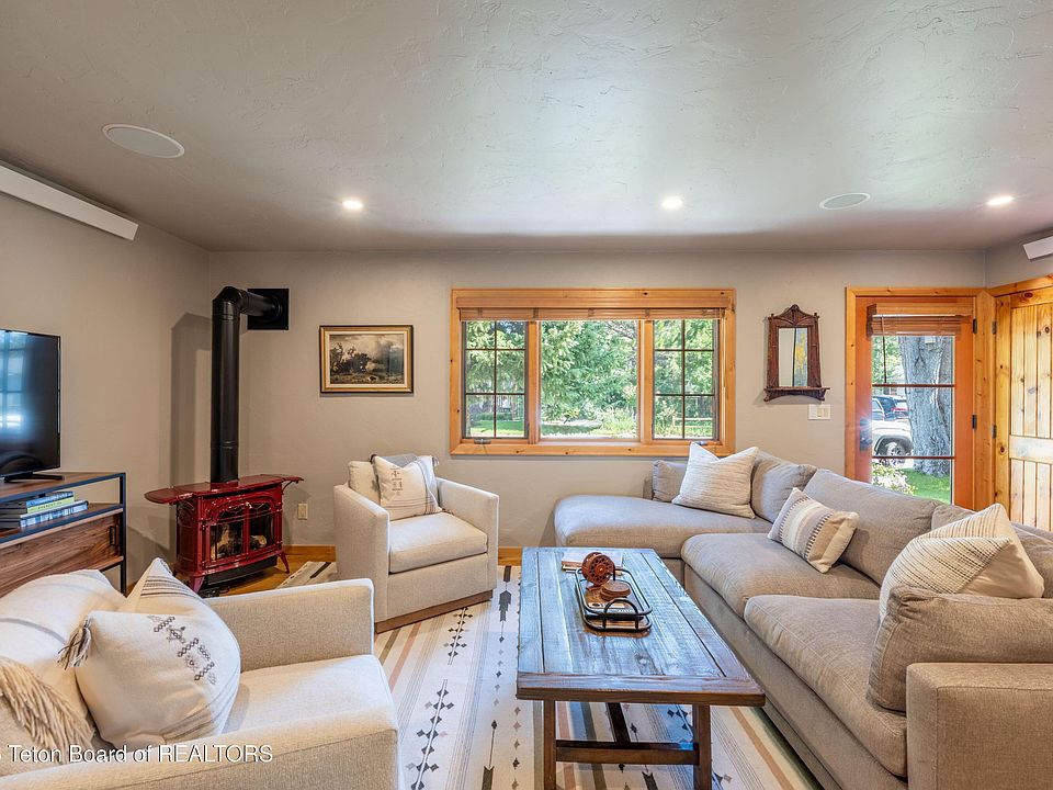 2nd image of 295 Crabtree Ln