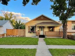437 Grandview St W, Moose Jaw, SK S6H5L2