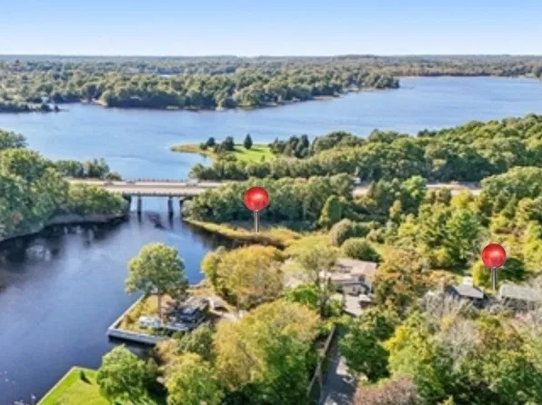 1 Pleasant St, Assonet, MA 02702