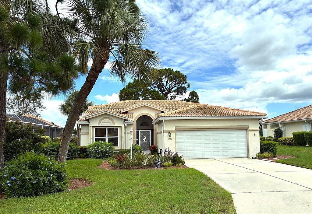 6724 Greenview Ln