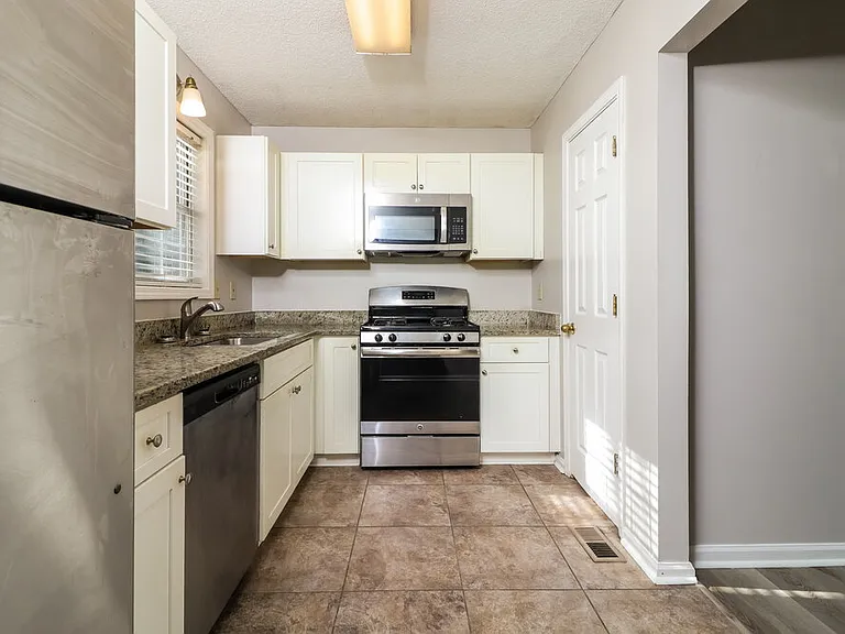 200 Campbell Dr — Photo 10