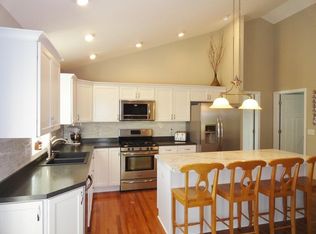 601 Oak Ln, Lake Geneva, WI 53147