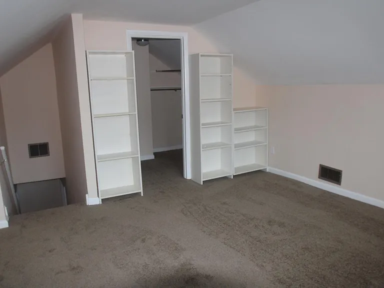 1724 Yale Pl — Photo 8