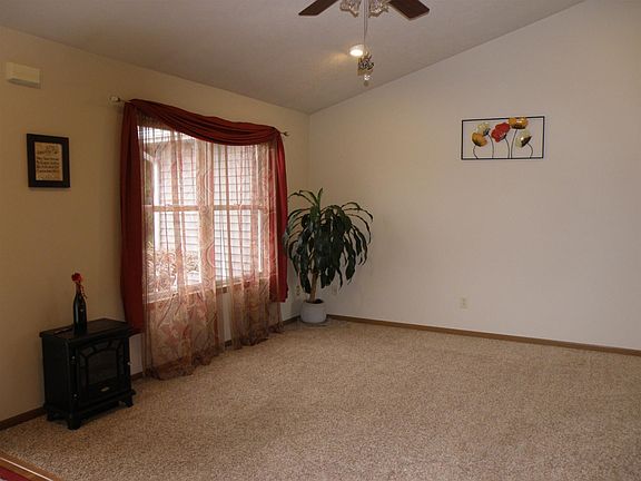 5th image of 58803 Scarborough Ln