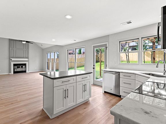 3rd image of 437 Amberley Dr