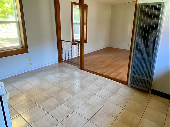 2nd image of 17 Box St