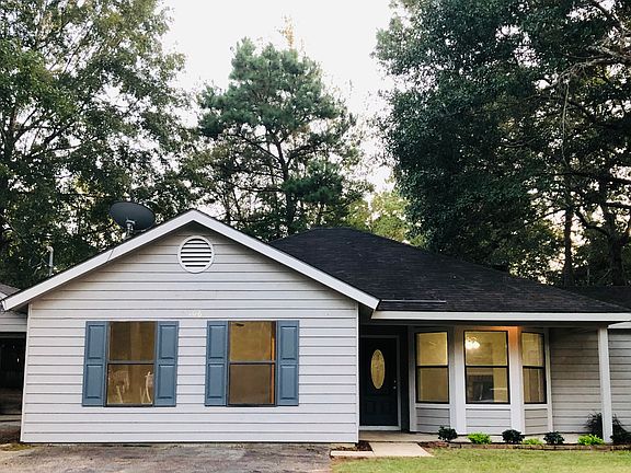 Level yard on cul de sac 