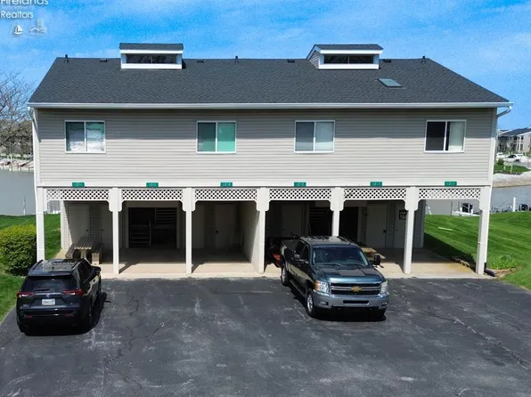 6246 N Harris Harbor Dr, Oak Harbor, OH 43449