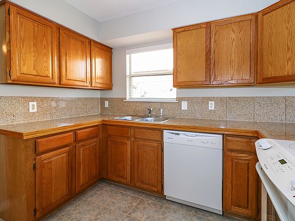 4th image of 2208 Woodland Oaks Dr