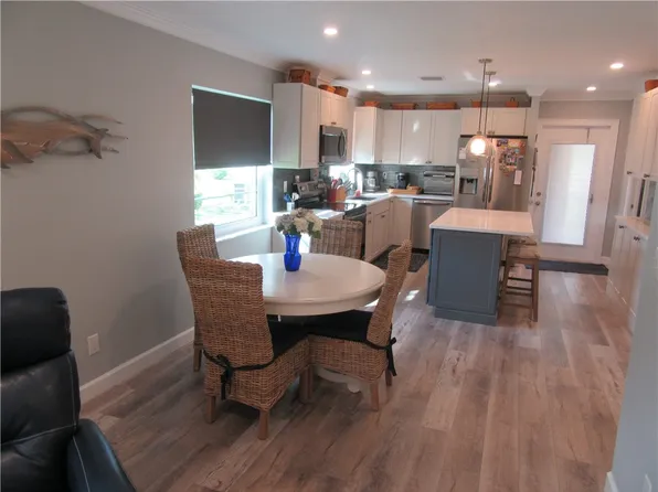 105 Spring Lake Ct APT 201, Vero Beach, FL 32962