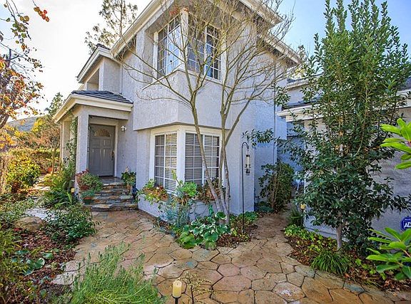 2nd image of 805 Sunstone St