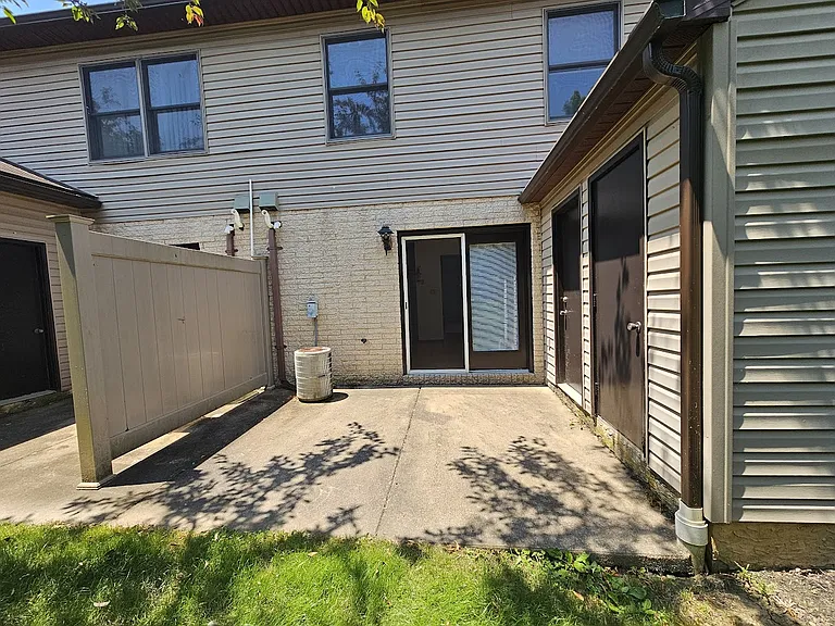 915 Southgate Dr #13 — Photo 6