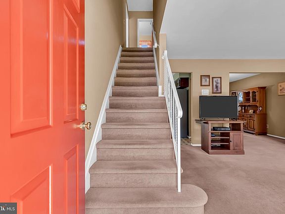 3rd image of 12 Angelique Ct