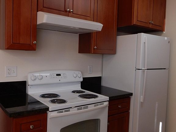 2nd image of 1523 Schiller St APT K