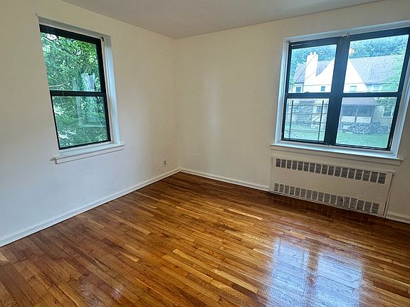 4th image of 237 N Broadway APT 3E