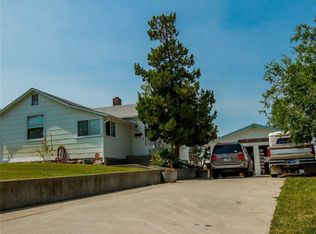 309 4th St W, Roundup, MT 59072