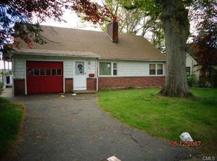 32 Oakdale St, Bridgeport, CT 06606