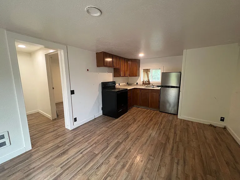 610-620 W Central Blvd — Photo 18