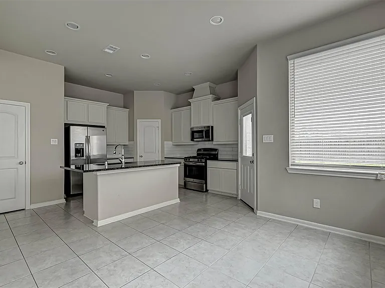 315 Biltmore Loop — Photo 12