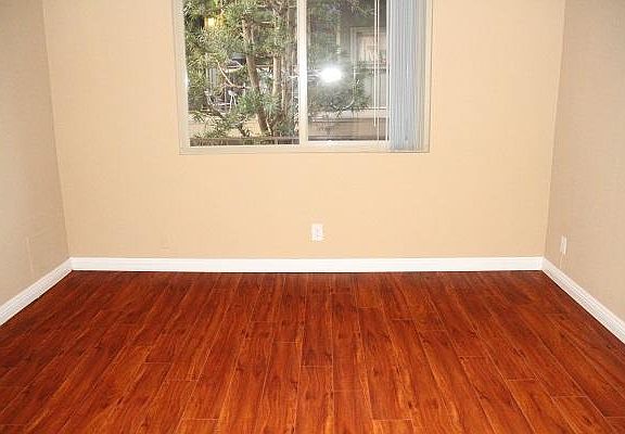 5th image of 208 Knob Hill Ave
