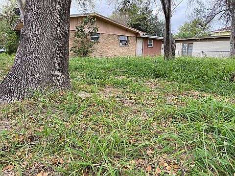 3rd image of 2720 Sycamore Ave