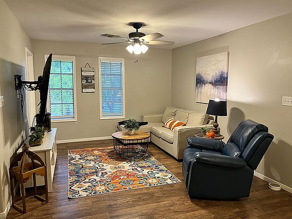 3rd image of 106 Kingwood Forest Dr