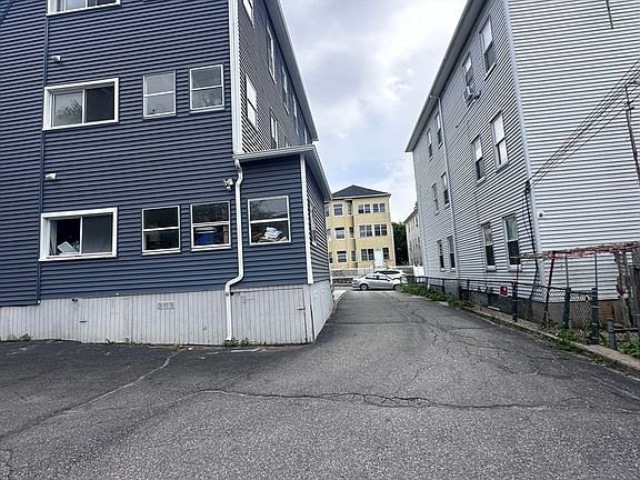 3rd image of 55 Seymour St
