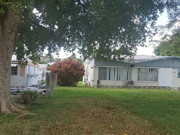 3rd image of 1782 NE 177th St