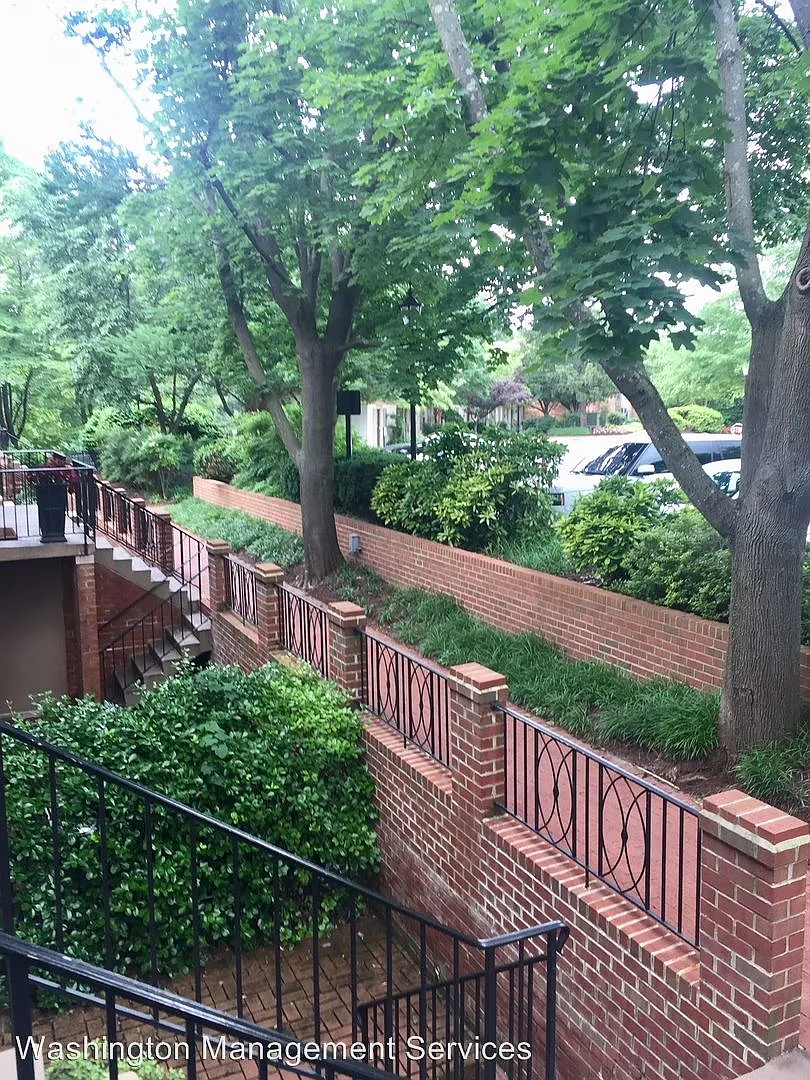 3225 Sutton Pl NW APT A photo 1