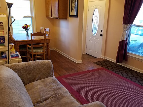 3rd image of 301 Gateway Dr