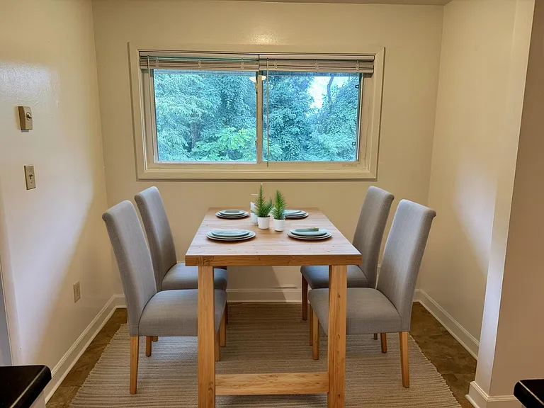 Renovated Apartment Close to VT — Photo 6